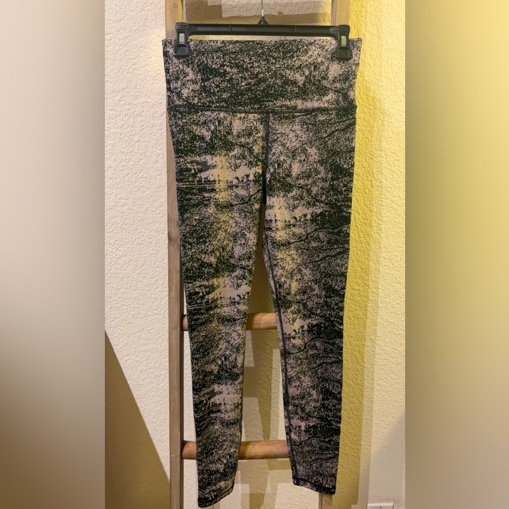 Athleta Black and Cream Leggings